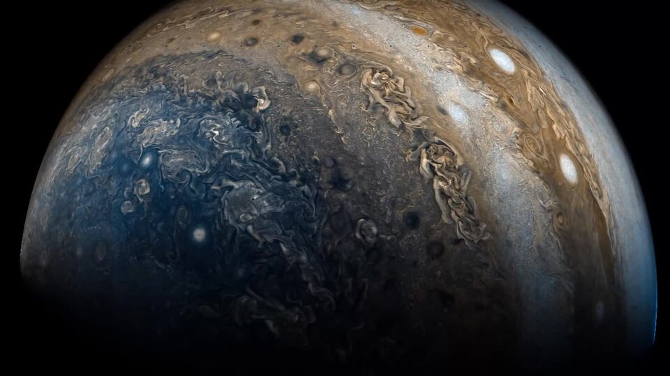 Orbiting Jupiter.webm