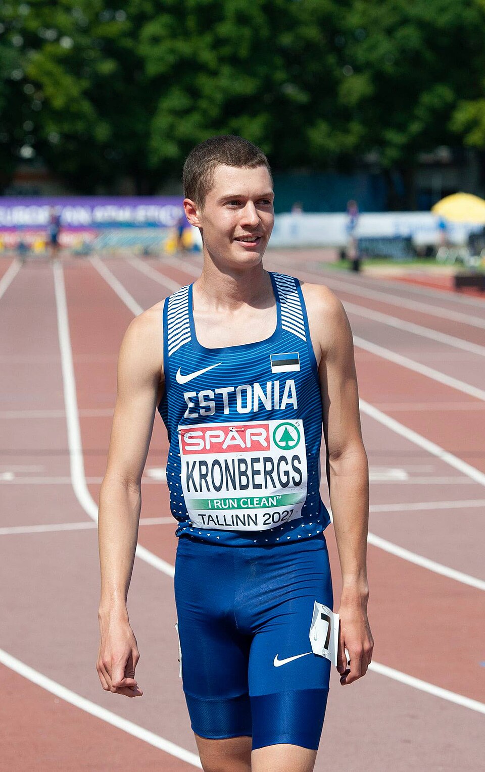 Uku Renek Kronbergs peale 800m jooksu (2021 U20 EM).jpg